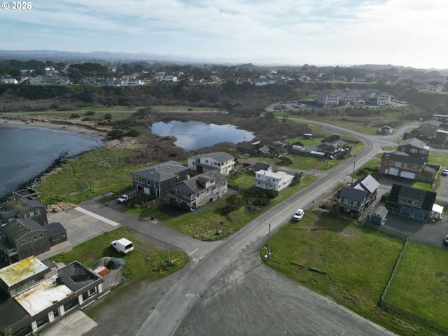 SECorner Lincoln 3rd Sw, Bandon, OR 97411