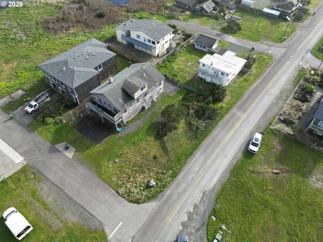 SECorner Lincoln 3rd Sw, Bandon, OR 97411