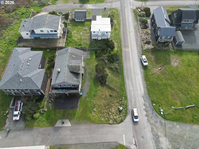 SECorner Lincoln 3rd Sw, Bandon, OR 97411