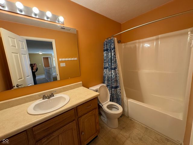 1909 Versailles Drive, Greenwood, IN 46143