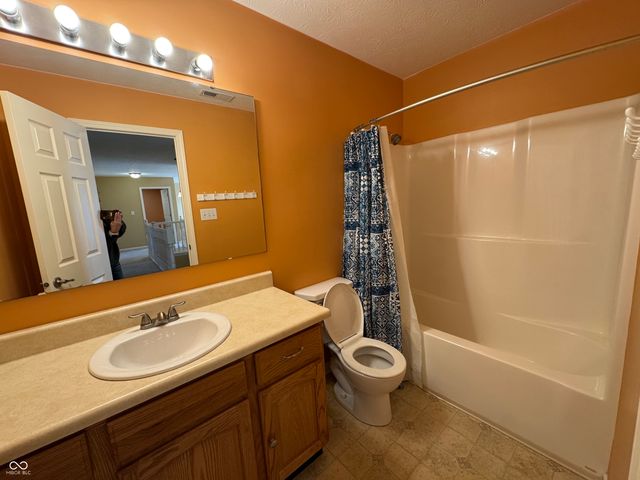 1909 Versailles Drive, Greenwood, IN 46143