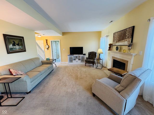 1909 Versailles Drive, Greenwood, IN 46143