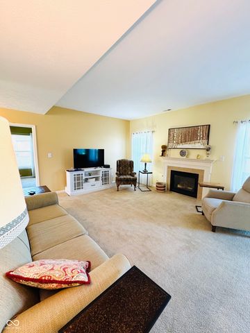 1909 Versailles Drive, Greenwood, IN 46143