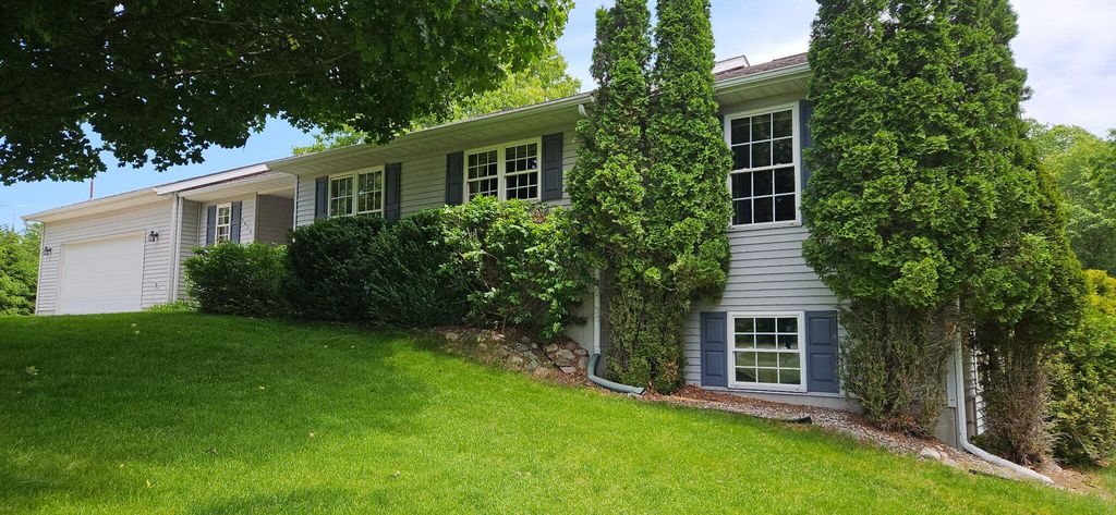 3439 S Johnson Road, Montcalm Twp, MI 49326