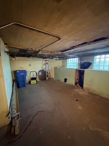 8534 S Bennett Avenue, Chicago, IL 60617