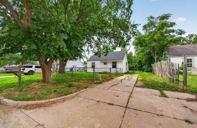 1729 E Looman, Wichita, KS 67219