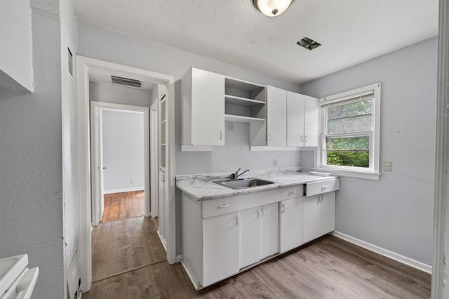 1729 E Looman, Wichita, KS 67219