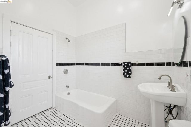 2230 23rd Ave, Oakland, CA 94606