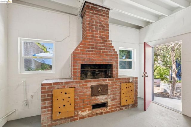 2230 23rd Ave, Oakland, CA 94606