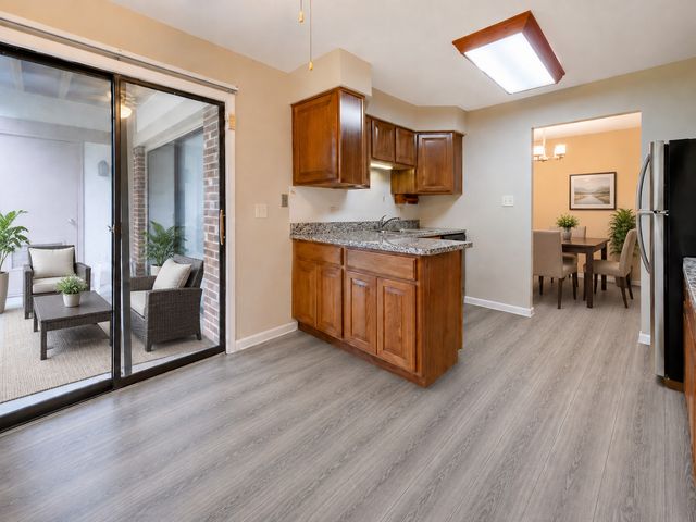 908 Knottingham Drive 1A, Schaumburg, IL 60193