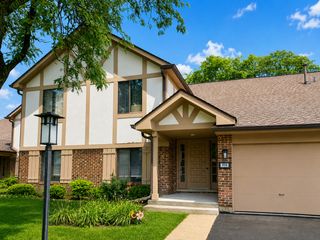 908 Knottingham Drive 1A, Schaumburg, IL 60193
