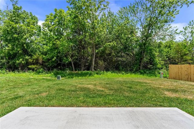 19451 Lincoln Street, Spring Hill, KS 66083