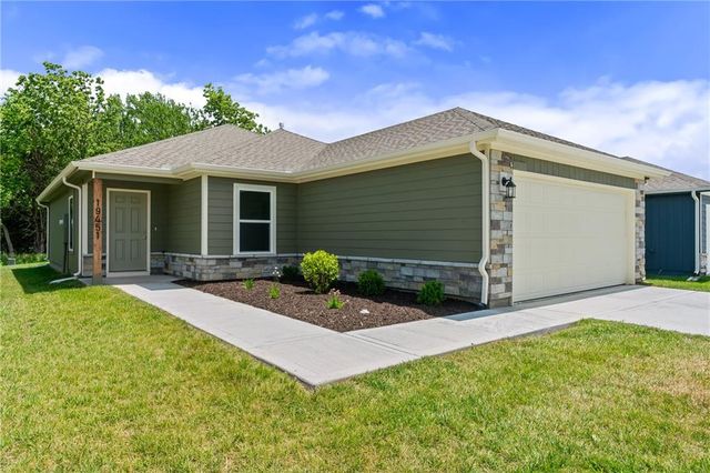 19451 Lincoln Street, Spring Hill, KS 66083