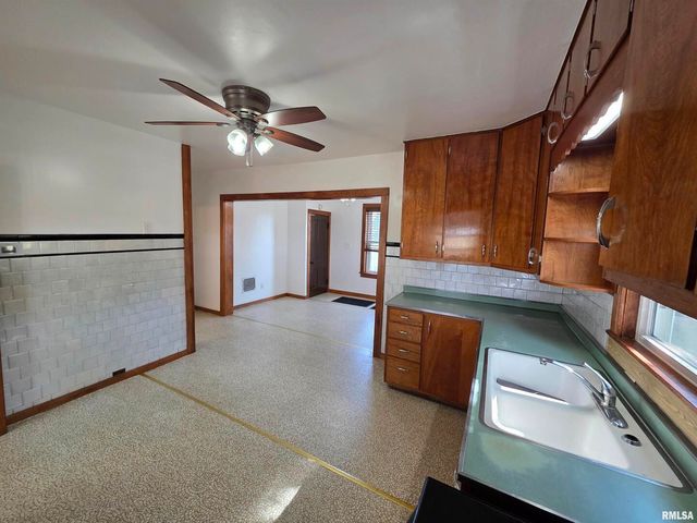 13600 KENNEDY Road, Fulton, IL 61252