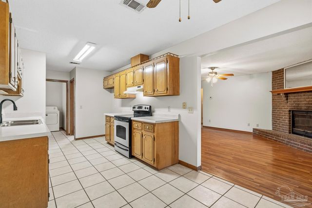 3928 Deerwood Cir, Pace, FL 32571