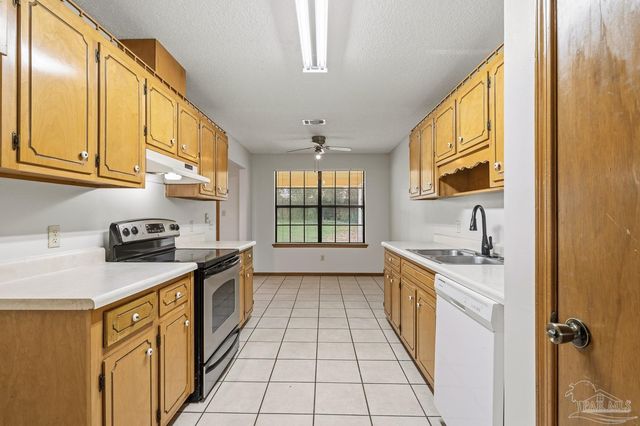 3928 Deerwood Cir, Pace, FL 32571