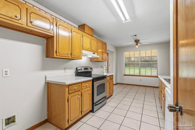 3928 Deerwood Cir, Pace, FL 32571