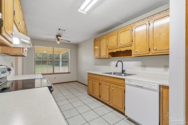 3928 Deerwood Cir, Pace, FL 32571