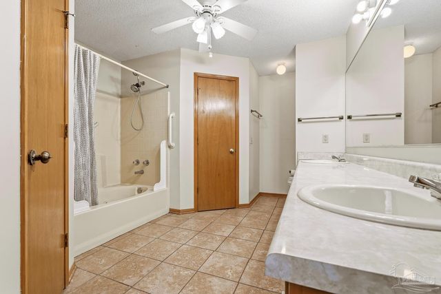 3928 Deerwood Cir, Pace, FL 32571