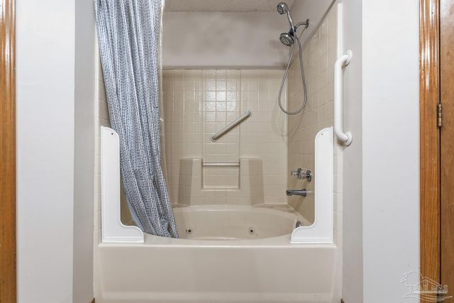 3928 Deerwood Cir, Pace, FL 32571