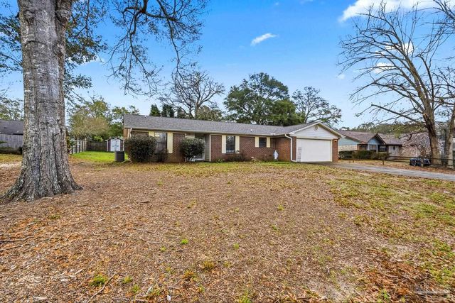 3928 Deerwood Cir, Pace, FL 32571