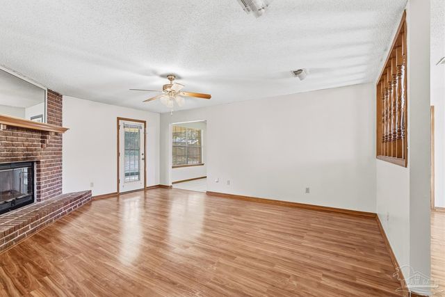 3928 Deerwood Cir, Pace, FL 32571