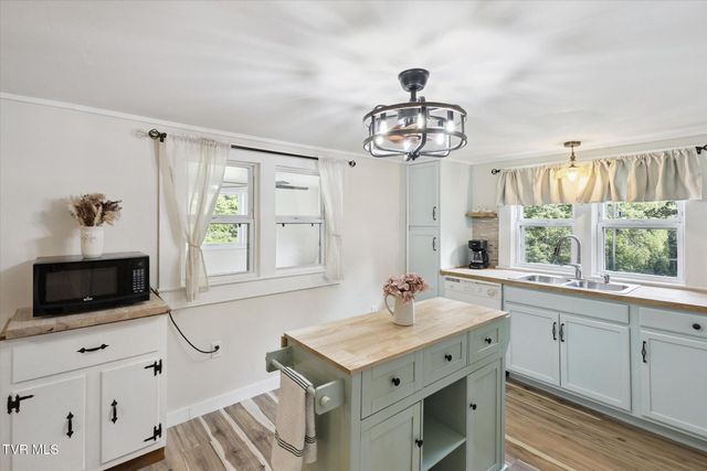 210 Sweetwood Lane, Cleveland, VA 24225