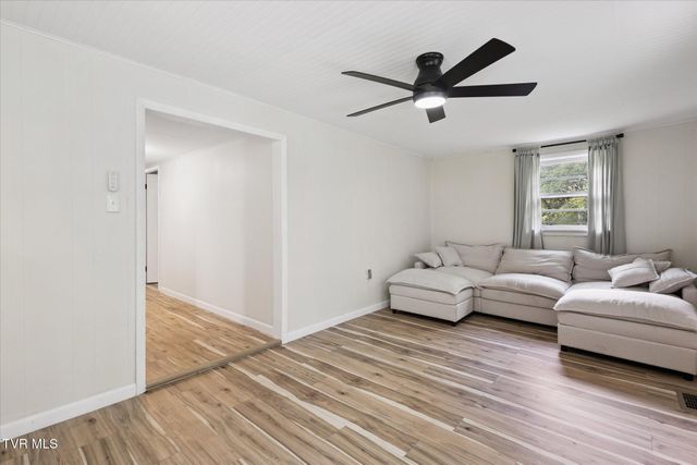 210 Sweetwood Lane, Cleveland, VA 24225