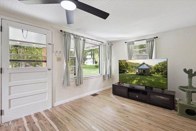 210 Sweetwood Lane, Cleveland, VA 24225