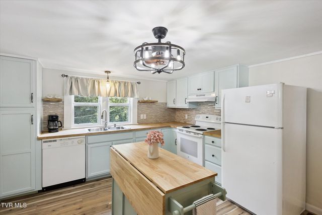 210 Sweetwood Lane, Cleveland, VA 24225