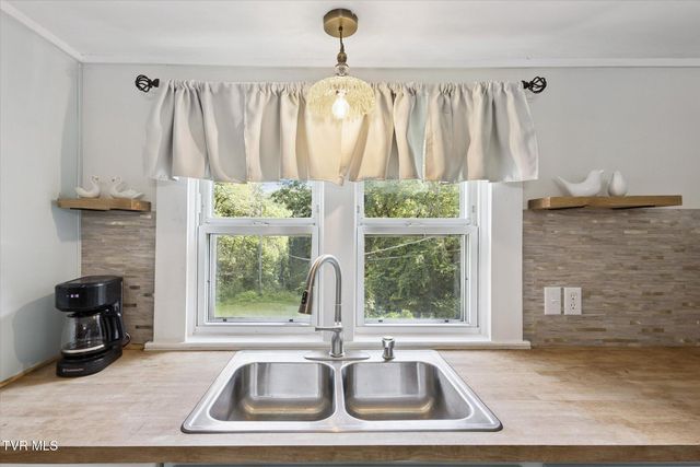 210 Sweetwood Lane, Cleveland, VA 24225