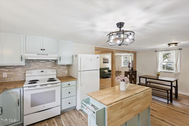 210 Sweetwood Lane, Cleveland, VA 24225