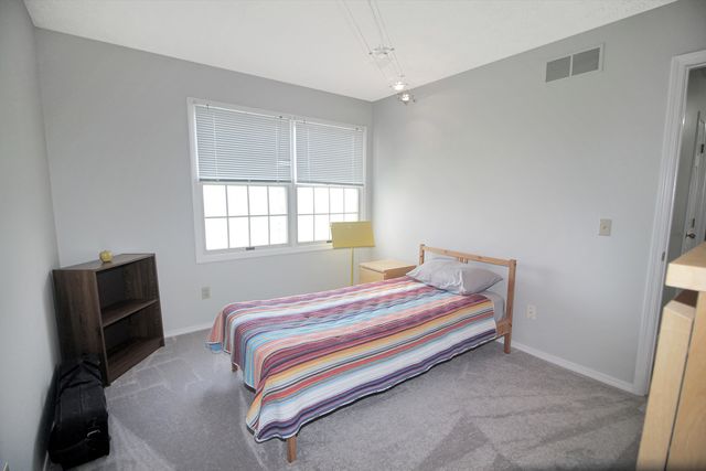 610 Old Farm Road, Bloomington, IL 61704