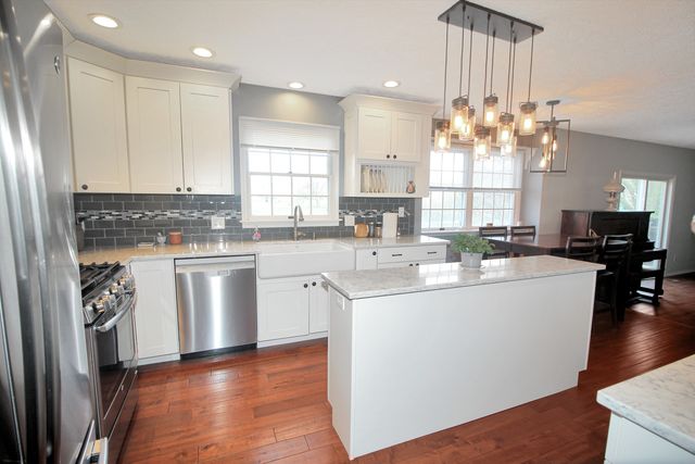 610 Old Farm Road, Bloomington, IL 61704