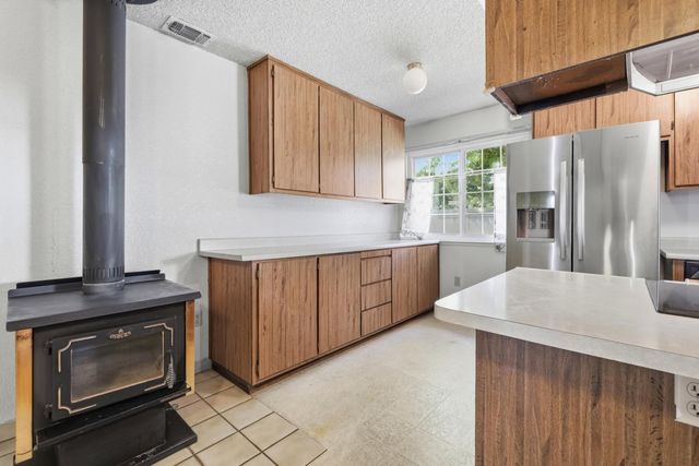 10 Pelican Ct, Sacramento, CA 95833