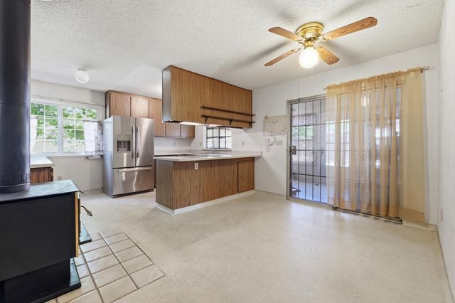 10 Pelican Ct, Sacramento, CA 95833
