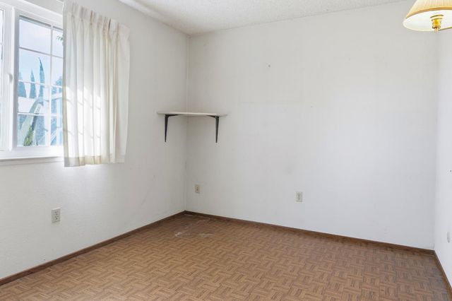 10 Pelican Ct, Sacramento, CA 95833