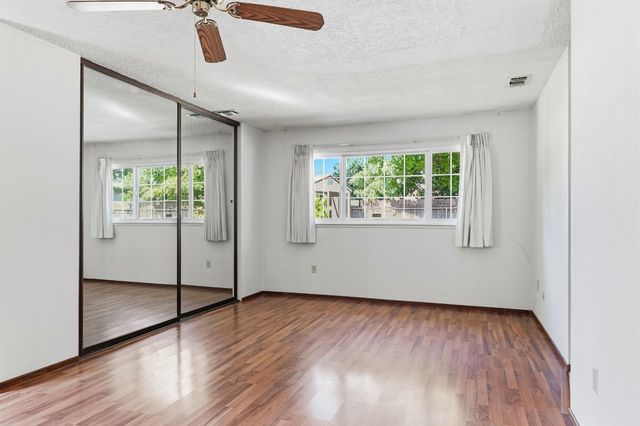 10 Pelican Ct, Sacramento, CA 95833