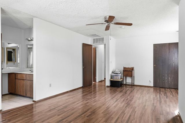 10 Pelican Ct, Sacramento, CA 95833