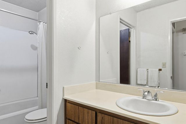 10 Pelican Ct, Sacramento, CA 95833