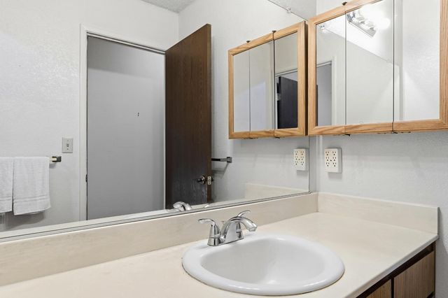 10 Pelican Ct, Sacramento, CA 95833