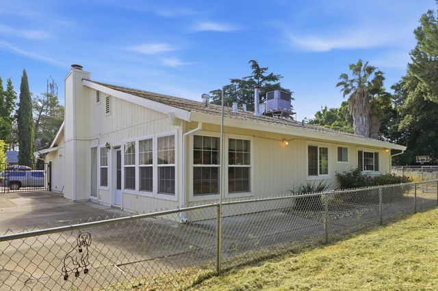 10 Pelican Ct, Sacramento, CA 95833