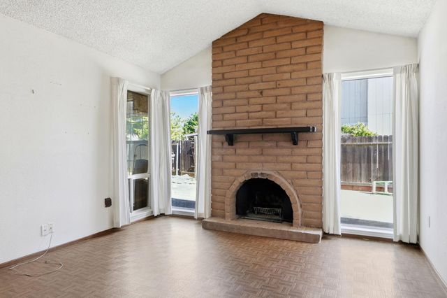 10 Pelican Ct, Sacramento, CA 95833