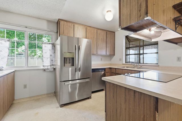 10 Pelican Ct, Sacramento, CA 95833