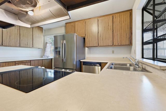 10 Pelican Ct, Sacramento, CA 95833