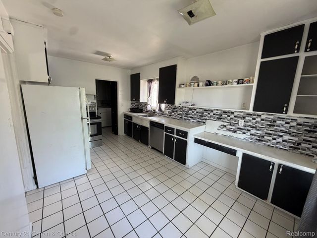 7427 DREXEL Street, Dearborn Heights, MI 48127