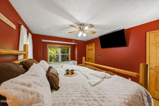 3163 Sourwood Way, Sevierville, TN 37862