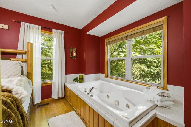3163 Sourwood Way, Sevierville, TN 37862