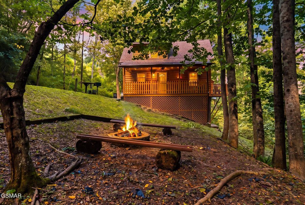 3163 Sourwood Way, Sevierville, TN 37862