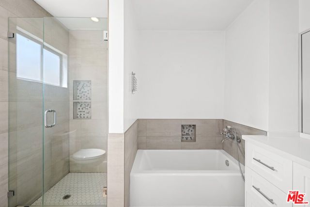 136 S Palm Drive 305, Beverly Hills, CA 90212